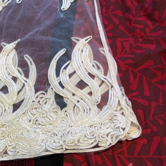 MissShop new with tags sleeveless, see through blouse with lace embellishments - Picture 2 of 8